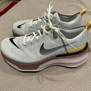 Womens Nike Zoom X Invincible running shoes size 11